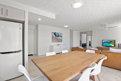 Seapines, Unit 4, 30 Victoria Tce, Kings Beach - Hotel Accommodation 3