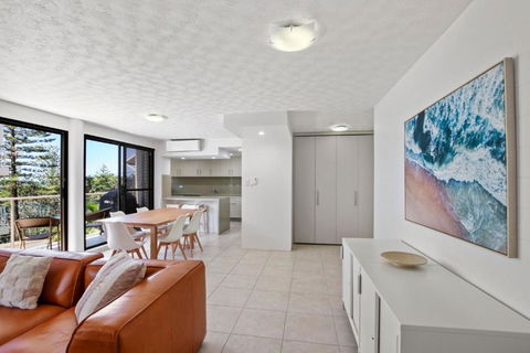 Seapines, Unit 4, 30 Victoria Tce, Kings Beach - Hotel Accommodation 0