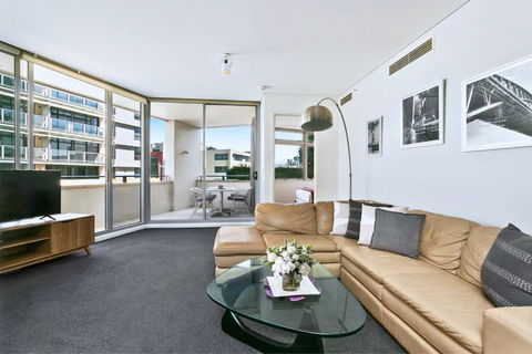 SHE35 - CBD Darling Harbour Views With Pool & Gym Access - Hotel Accommodation 0