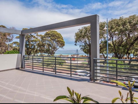 Seaside Escape Rockingham - Hotel Accommodation 1