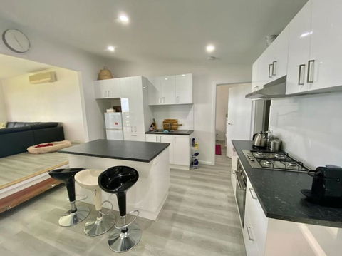 Seaspray Beach House - Pet Friendly - 50m To Beach - Hotel Accommodation 1