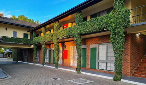 Seaton Arms Motor Inn - Hotel Accommodation 0