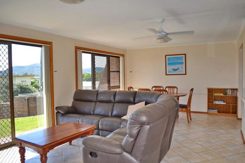 Seaview Townhouse 4 -Bring Your Own Linen. - Hotel Accommodation 3