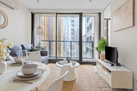Serene 2BR Apartment In The Heart Of Melbourne - Hotel Accommodation 0