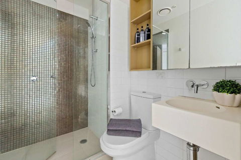 Serene 2BR Apartment In The Heart Of Melbourne - Hotel Accommodation 1