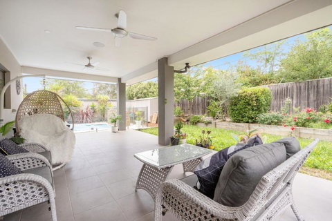 Serene 3-Bedroom Oasis With Pool & Lush Garden - Hotel Accommodation 0