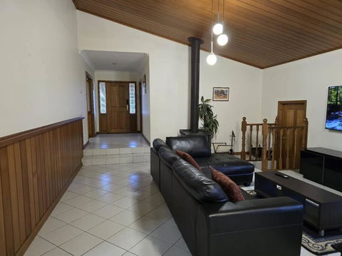 Serene Escape In Altona Meadows - Hotel Accommodation 0