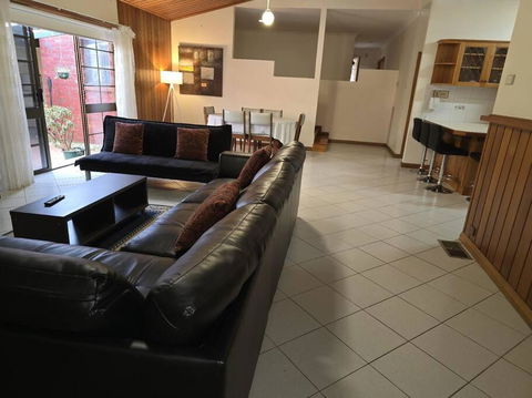 Serene Escape In Altona Meadows - Hotel Accommodation 1