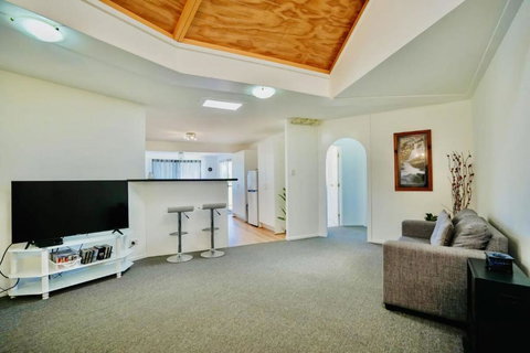 Serene Mountain Cabin Retreat Tamborine Mountain - Hotel Accommodation 3