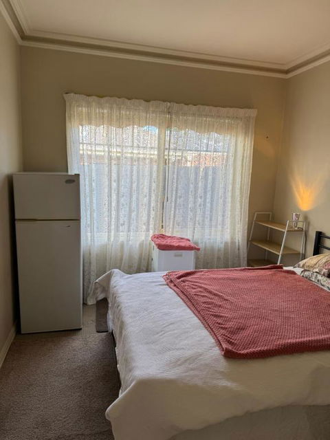 Single Room With Shared Bathroom 2 - Hotel Accommodation 1