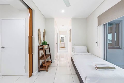 Skytower Wonder Ocean View Balcony - Pool - Office - Hotel Accommodation 1