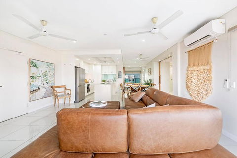 Skytower Wonder Ocean View Balcony - Pool - Office - Hotel Accommodation 2