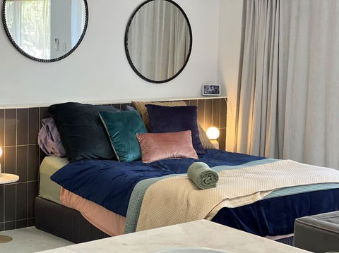 Sophisticated Spacious Self Contained Studio - Hotel Accommodation 0