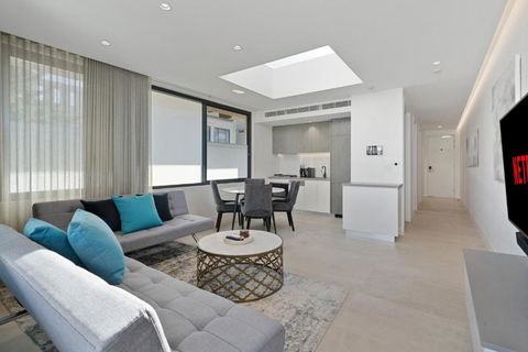 Sleek 1BR Apartment With Skylight Near Coogee Beach - Hotel Accommodation 3