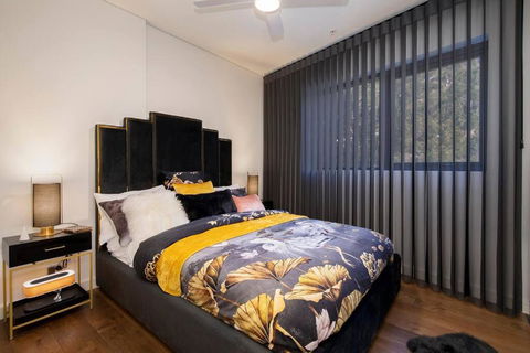 Sky Maiden On King With Private Terrace - Hotel Accommodation 1