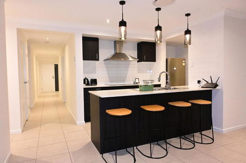 Spacious 4 Bedroom Retreat Fully Air Conditioned - Hotel Accommodation 0