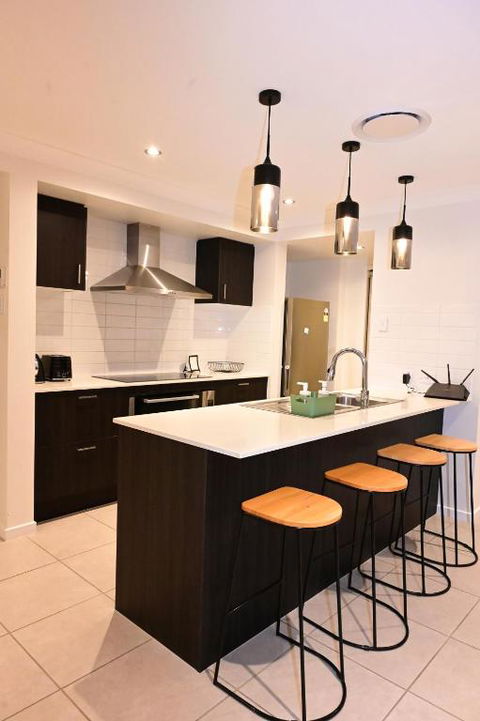 Spacious 4 Bedroom Retreat Fully Air Conditioned - Hotel Accommodation 0
