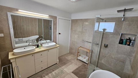 Spacious Holiday Home - Waikerie - Hotel Accommodation 3