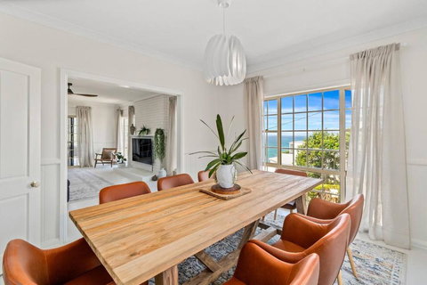 Stanwell Park Escape - Sprawling Beachfront Living - Hotel Accommodation 2