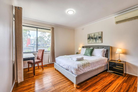 StayAU Family-Friendly 3BR Getaway In Malvern - Hotel Accommodation 1
