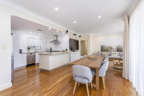 Swanbourne Family Home - Executive Escapes - Hotel Accommodation 0