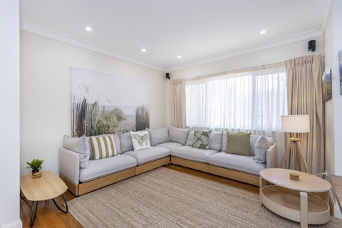 Swanbourne Family Home - Executive Escapes - Hotel Accommodation 1