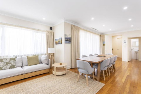 Swanbourne Family Home - Executive Escapes - Hotel Accommodation 2