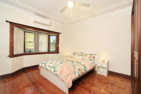 Sydney, Bexley North Holiday Home 3bedrooms, Free Parking, Close To Train Station And CBD - Hotel Accommodation 2