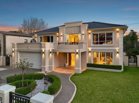 Sydney Strathfield 4 Bed Luxury House With Pool - Hotel Accommodation 3