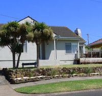 BEACHPOINT COTTAGE - Hotel Accommodation