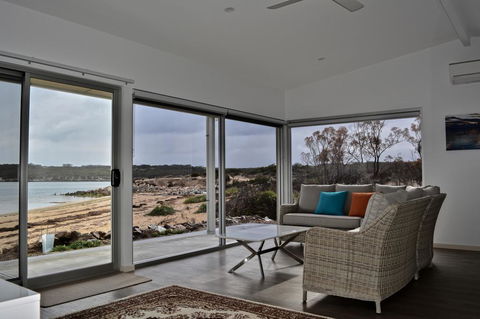 Beachside - Hotel Accommodation 0