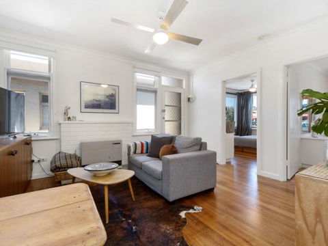 Beachside Apartment - Hotel Accommodation 1