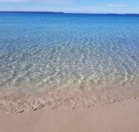 Beachside Husky Waterfront Cabin - Hotel Accommodation