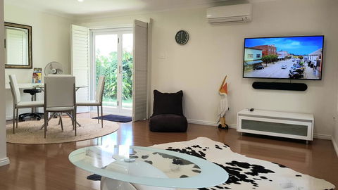 Beachside Villa Ettalong Beach - Hotel Accommodation 1