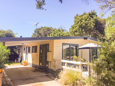 Beachwalk Cottage - Hotel Accommodation 3