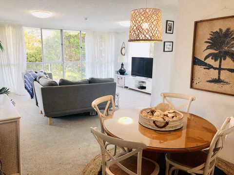 Beachy, Bright, And The Best Location On The GC! - Hotel Accommodation 0