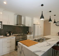 Bedrock - 11 Twynam Street Jindabyne - Hotel Accommodation