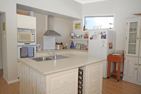 Berrara's Home Away From Home - Hotel Accommodation 3