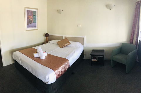 Biloela Centre Motel & Steakhouse Restaurant - Hotel Accommodation 1