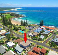 Bimbadeen Unit 3 - across from the beach - lift in complex - Hotel Accommodation