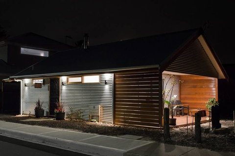 Bird In Hand Cottage, Port Noarlunga - Hotel Accommodation 3