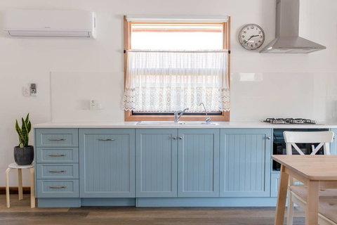 Bird In Hand Cottage, Port Noarlunga - Hotel Accommodation 0