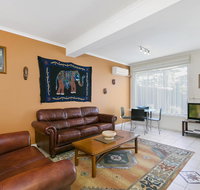 Black Dolphin Waterfront Apartment - Hotel Accommodation