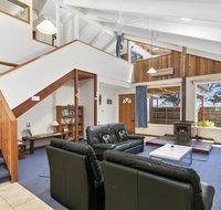 Black Dolphin Waterfront Townhouse - Bay Views - Hotel Accommodation