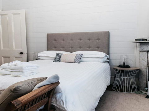 Blake House - Iconic Coastal Homestead - Hotel Accommodation 2