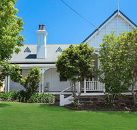 Blake House - iconic coastal homestead - Hotel Accommodation