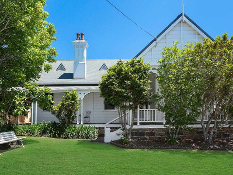 Blake House - Iconic Coastal Homestead - Hotel Accommodation 0