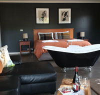 Blaze Rock Retreat - Hotel Accommodation