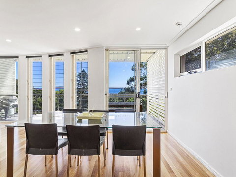 Blue Bird At Nelson Bay - Hotel Accommodation 2