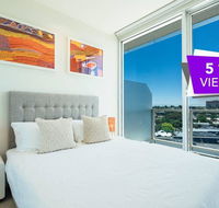 Blue Moon at Watson - Wifi - Gym - Pool - Cafe - Hotel Accommodation
